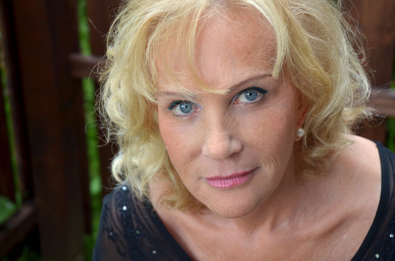 Karin Pagmar, Kontakt